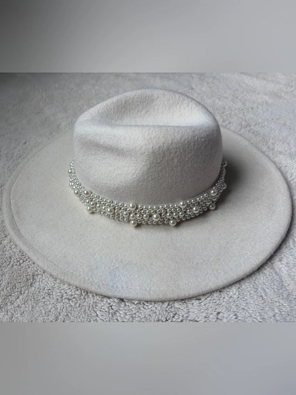 Scoop cream wool